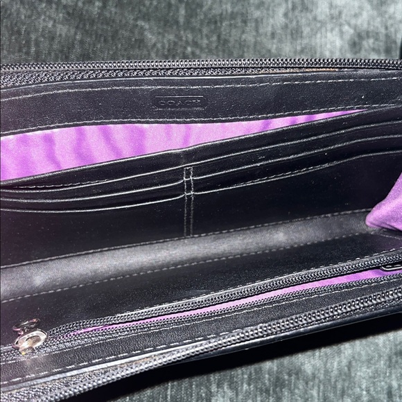 Signature Coach Wallet - Picture 2 of 4